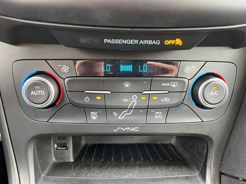 Used 2017 Ford Focus SE FWD image 14