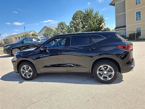 Used 2023 Chevrolet Blazer LT image 2
