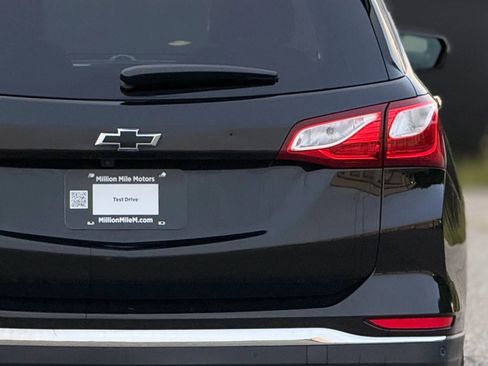 Used 2018 Chevrolet Equinox LT FWD image 14