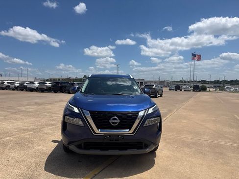 Certified 2023 Nissan Rogue SV w/ SV Premium B Package FWD image 5