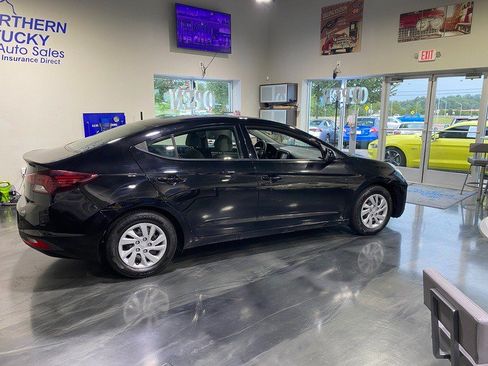 Used 2020 Hyundai Elantra SE FWD image 2