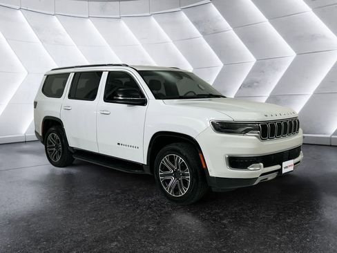 Used 2024 Jeep Wagoneer Series II w/ Flexible Seating Group image 1