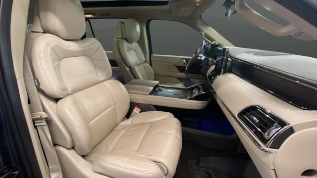 Used 2021 Lincoln Navigator L Reserve w/ Luxury Package AWD/4WD image 25