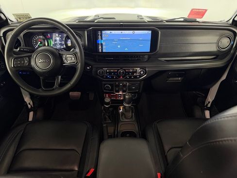 Used 2024 Jeep Wrangler Unlimited Rubicon 4xe AWD/4WD image 13
