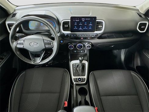 Used 2025 Hyundai Venue Limited image 23