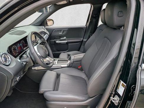 Used 2025 Mercedes-Benz GLB 250 4MATIC image 15
