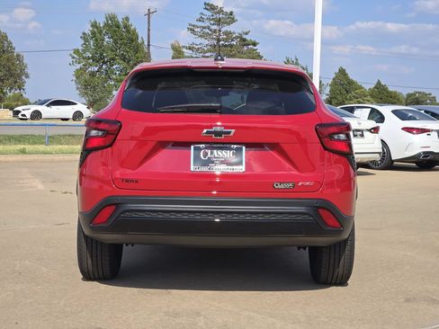 Used 2026 Chevrolet Trax RS w/ Sunroof Package FWD image 6