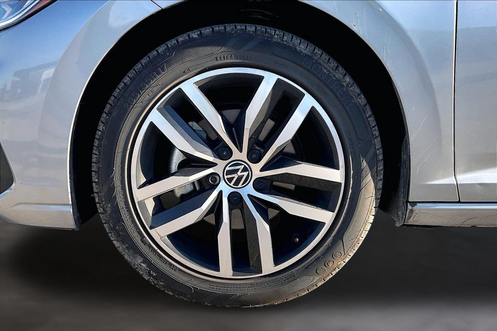 Used 2025 Volkswagen Jetta SE FWD image 32