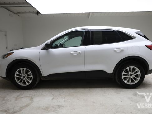 Used 2022 Ford Escape SE FWD image 2
