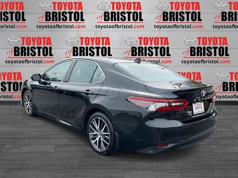 Used 2022 Toyota Camry XLE w/ Navigation Upgrade Package image 6