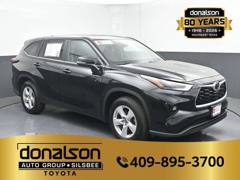 Certified 2025 Toyota Highlander LE FWD image 1