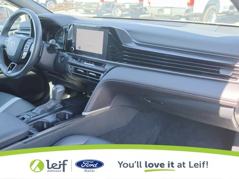 Used 2025 Toyota Camry SE image 35