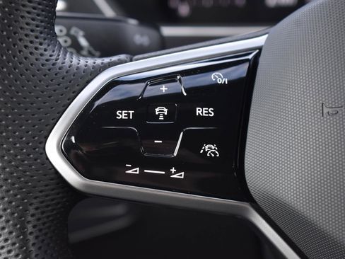 Used 2024 Volkswagen Tiguan SE R-Line w/ MDO Package, Two-Row image 5