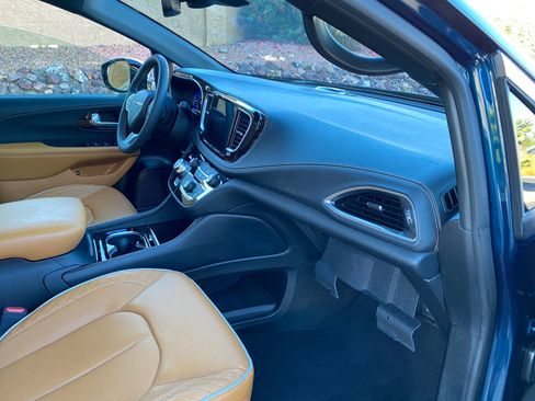 Used 2023 Chrysler Pacifica Pinnacle image 53