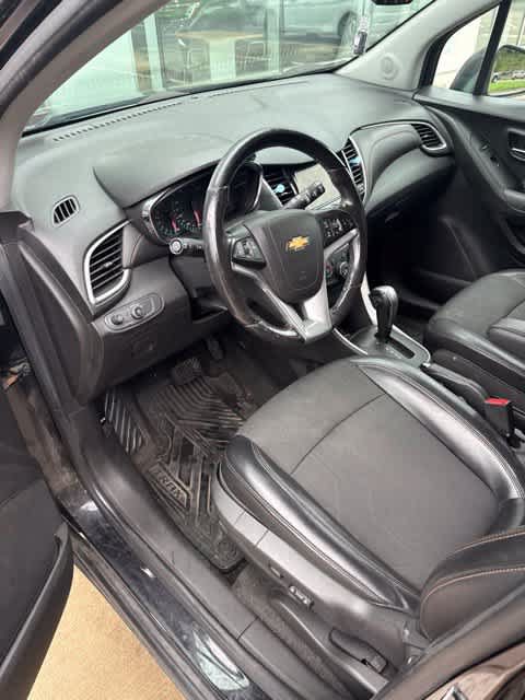 Used 2019 Chevrolet Trax LT w/ LT Convenience Package AWD/4WD image 11