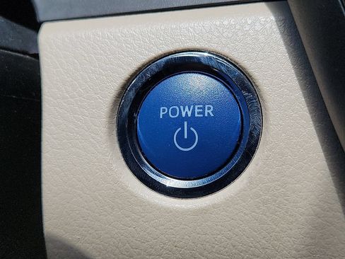 Used 2022 Toyota Camry XLE w/ Navigation Upgrade Package FWD image 9