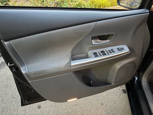 Used 2012 Toyota Prius V Two image 25