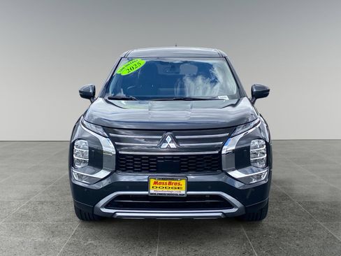 Used 2025 Mitsubishi Outlander AWD image 8