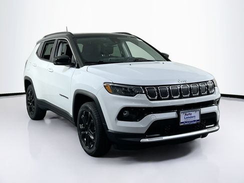 Used 2022 Jeep Compass Limited w/ Sun and Sound Group AWD/4WD image 3