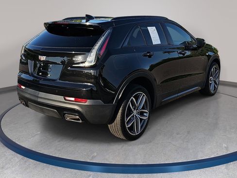Used 2022 Cadillac XT4 Sport w/ Enhanced Visibility Package FWD image 5