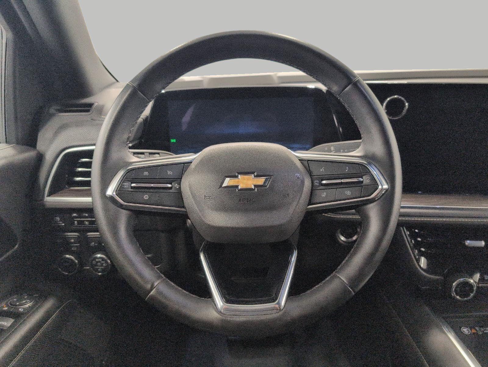 Used 2025 Chevrolet Suburban Premier AWD/4WD image 5