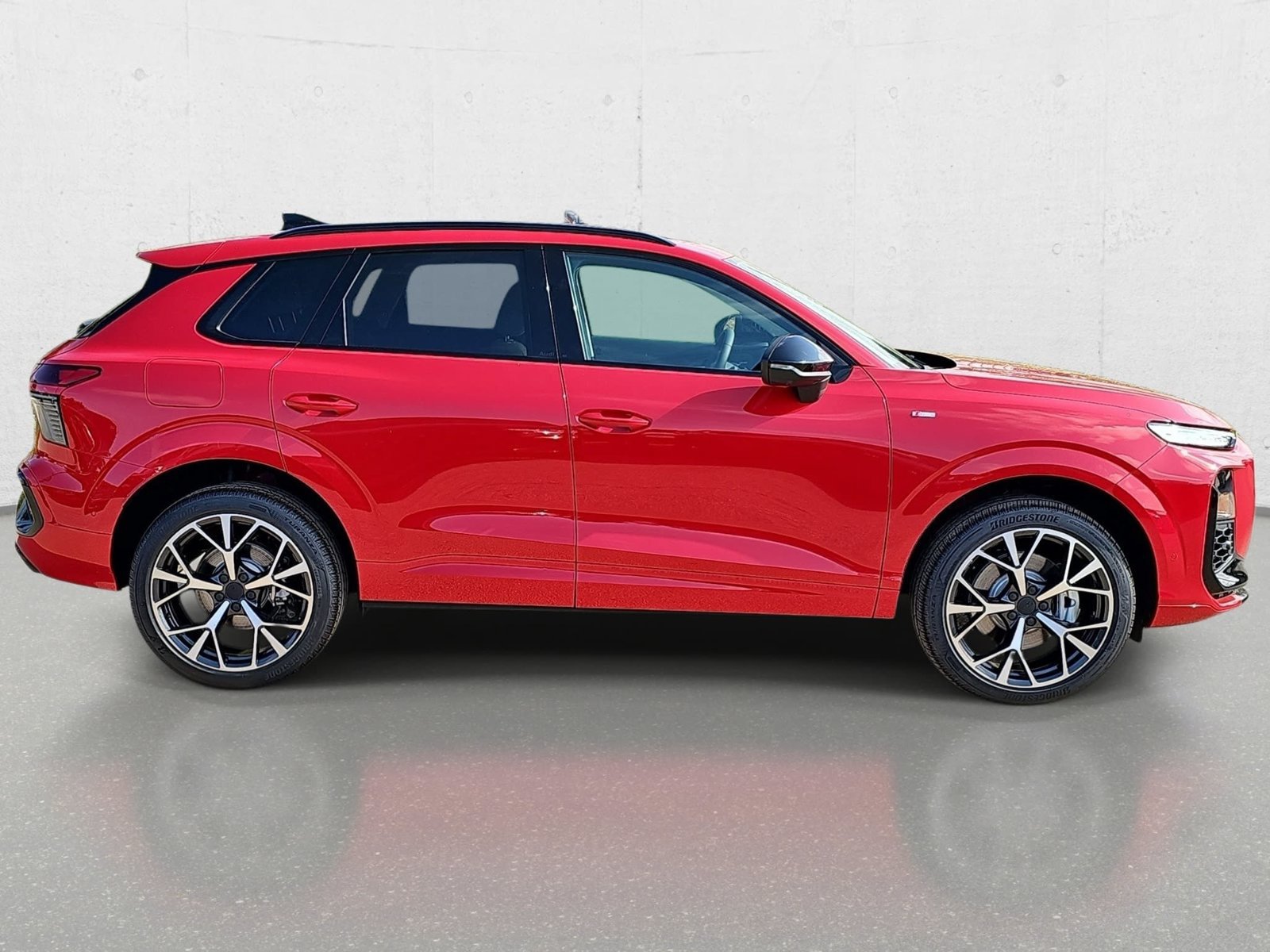 New 2026 Audi Q3 quattro 2.0T AWD/4WD image 4