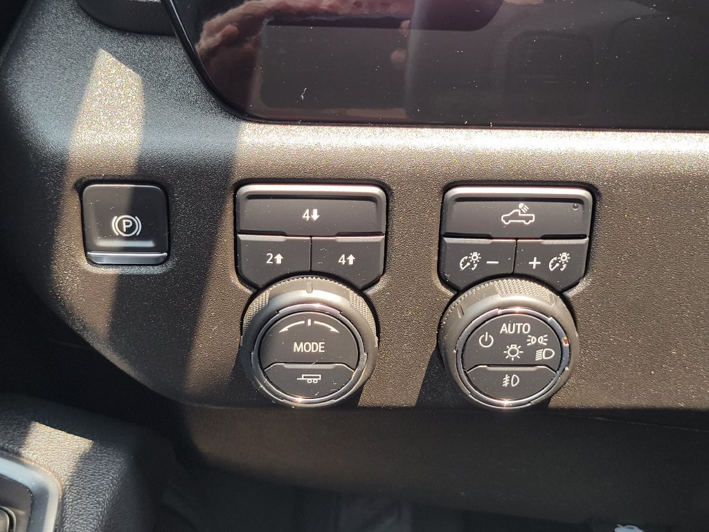 Used 2025 Chevrolet Silverado 2500 LT w/ Convenience Package AWD/4WD image 27