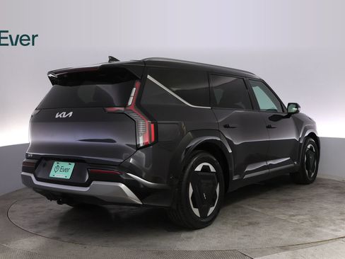 Used 2024 Kia EV9 Land AWD/4WD image 3