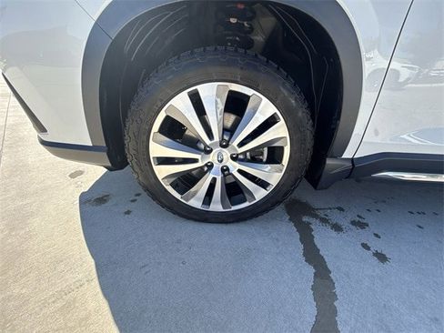 Certified 2022 Subaru Ascent Limited w/ Technology Package image 10