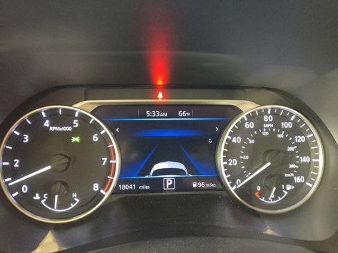 Used 2025 Nissan Sentra SV FWD image 23