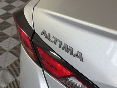 Used 2024 Nissan Altima 2.5 SV FWD image 15