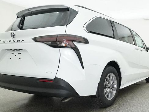 New 2026 Toyota Sienna XLE FWD image 21