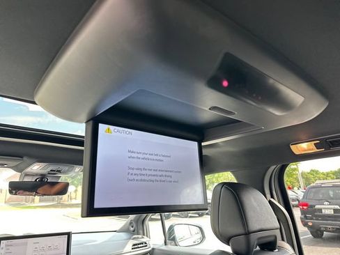 Used 2025 Toyota Sienna Limited FWD image 14