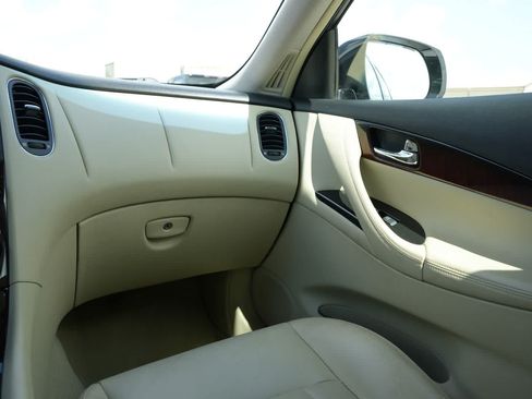 Used 2016 INFINITI QX50 2WD w/ Premium Plus Package image 8