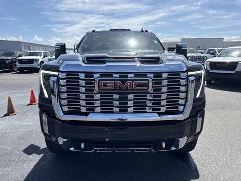 Used 2024 GMC Sierra 2500 Denali w/ Denali Reserve Package AWD/4WD image 8