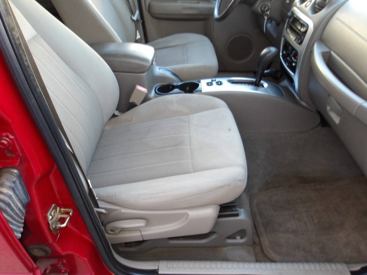 Used 2005 Jeep Liberty Limited AWD/4WD image 6