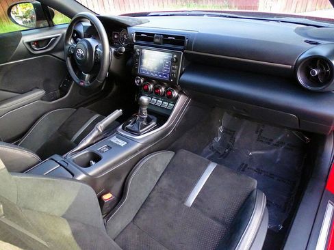 Used 2024 Toyota GR86 Premium RWD image 37