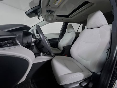 Used 2024 Toyota Corolla Cross LE w/ Moonroof Package AWD/4WD image 11