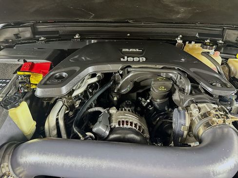 Used 2021 Jeep Gladiator Sport AWD/4WD image 28