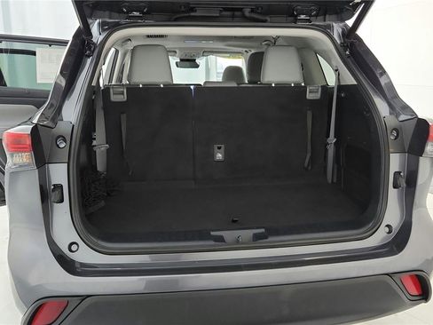 Certified 2023 Toyota Highlander XLE image 24