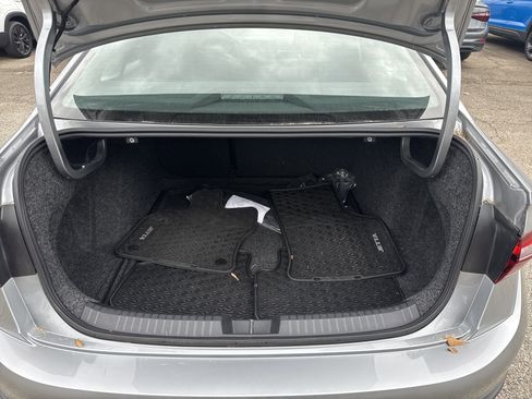 Certified 2025 Volkswagen Jetta SE w/ Sunroof Package image 8