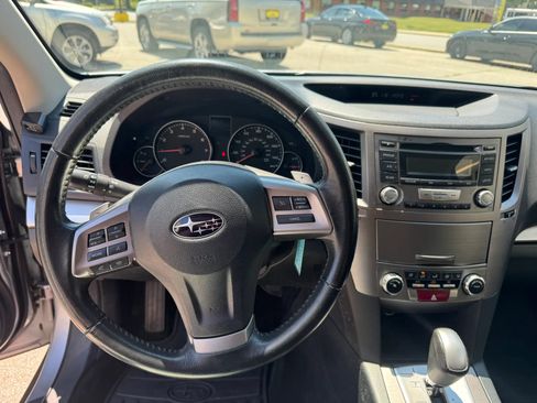Used 2013 Subaru Outback 2.5i Premium AWD/4WD image 16
