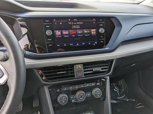 Certified 2024 Volkswagen Taos SE w/ Panoramic Sunroof Package image 25