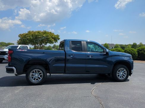 Used 2022 Chevrolet Silverado 1500 LT AWD/4WD image 11