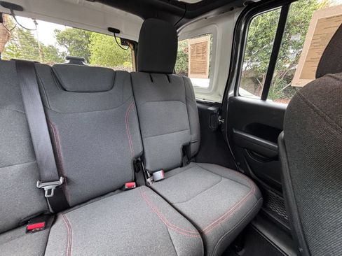 Used 2025 Jeep Wrangler Unlimited Rubicon AWD/4WD image 31