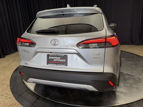 Used 2022 Toyota Corolla Cross XLE w/ Convenience Package AWD/4WD image 9