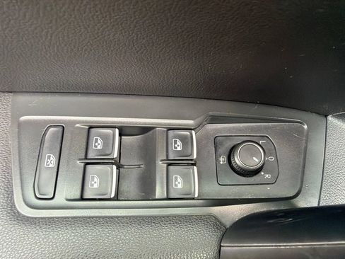 Used 2018 Volkswagen Tiguan SEL AWD/4WD image 42