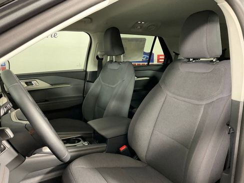 New 2026 Ford Explorer Active RWD image 14