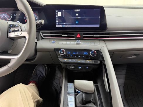 Used 2025 Hyundai Elantra SEL FWD image 24