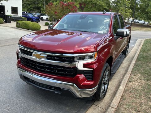 Used 2024 Chevrolet Silverado 1500 LT w/ Safety Package AWD/4WD image 5